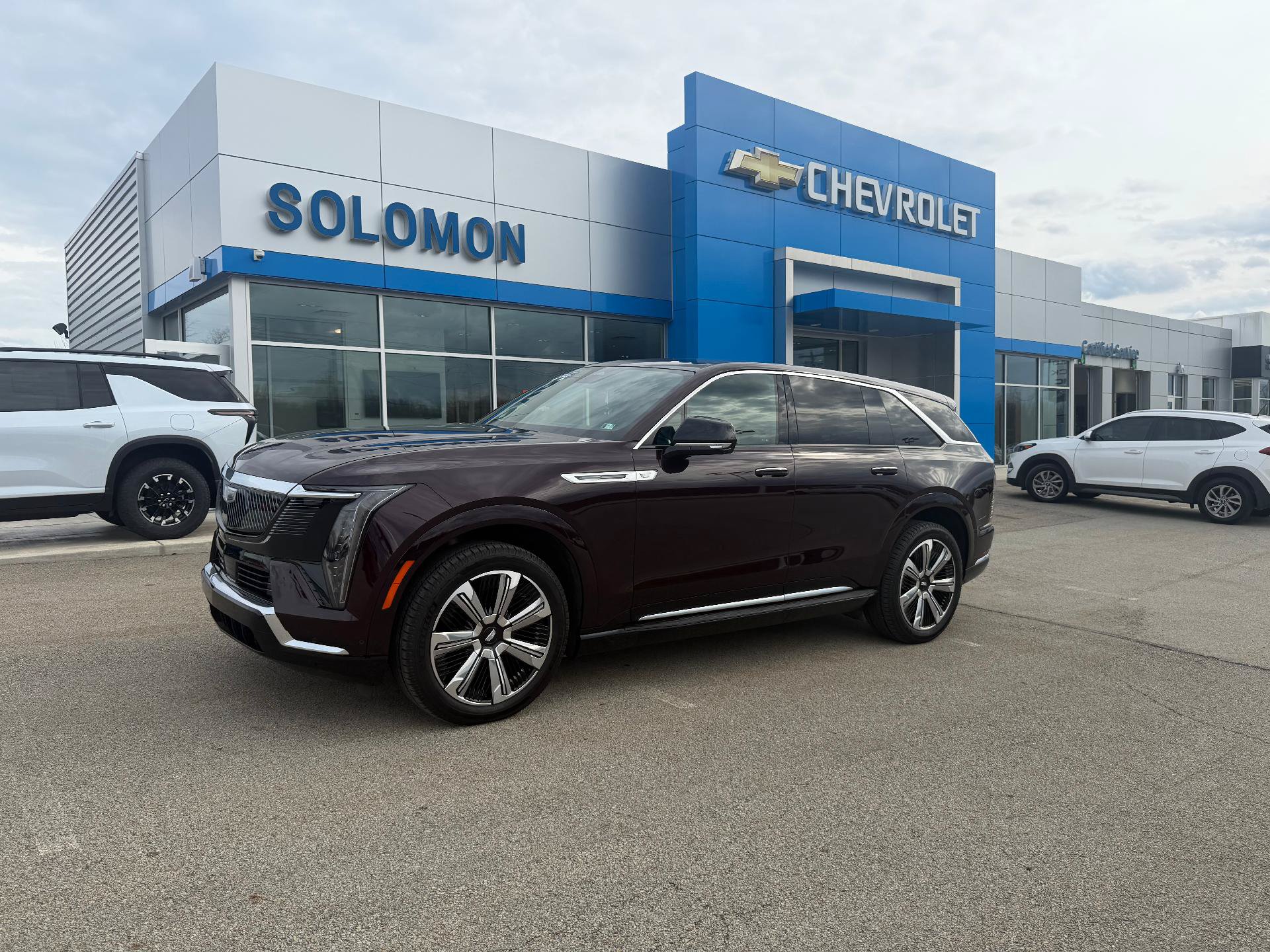 Certified 2025 Cadillac Escalade IQ Luxury 2 w/ LPO, Premium Carpet Package AWD/4WD image 2