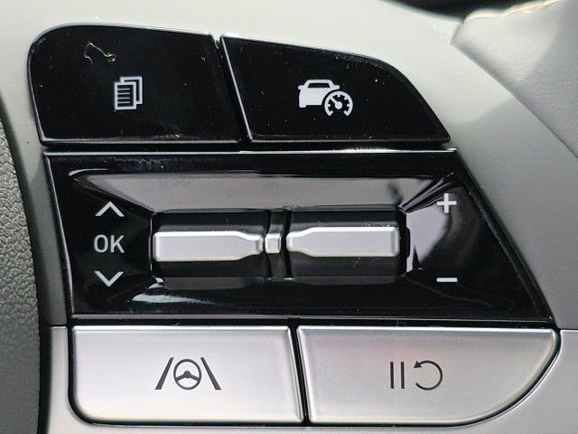 Certified 2025 Hyundai Elantra Sport image 5