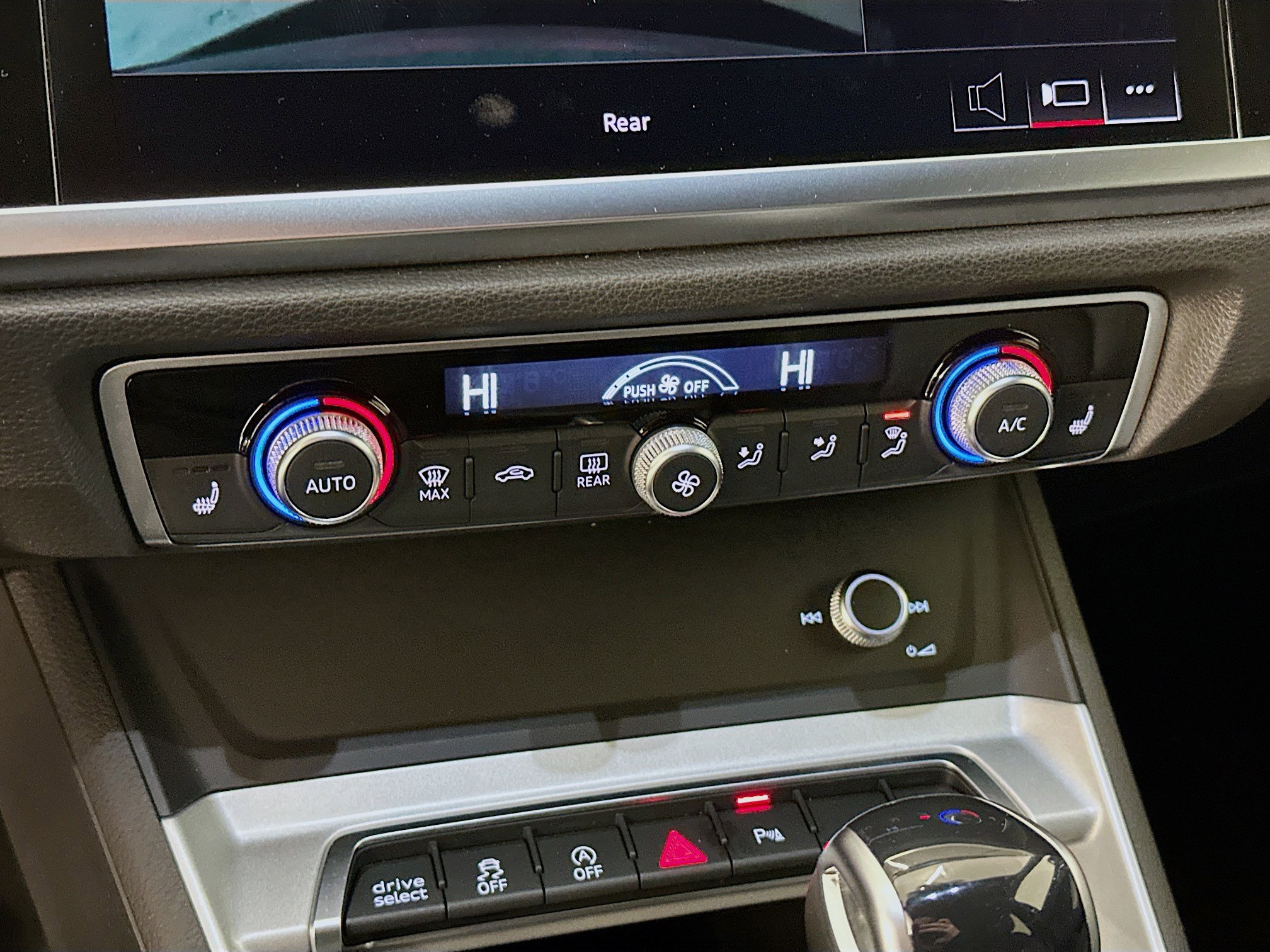 Used 2025 Audi Q3 2.0T Premium image 23