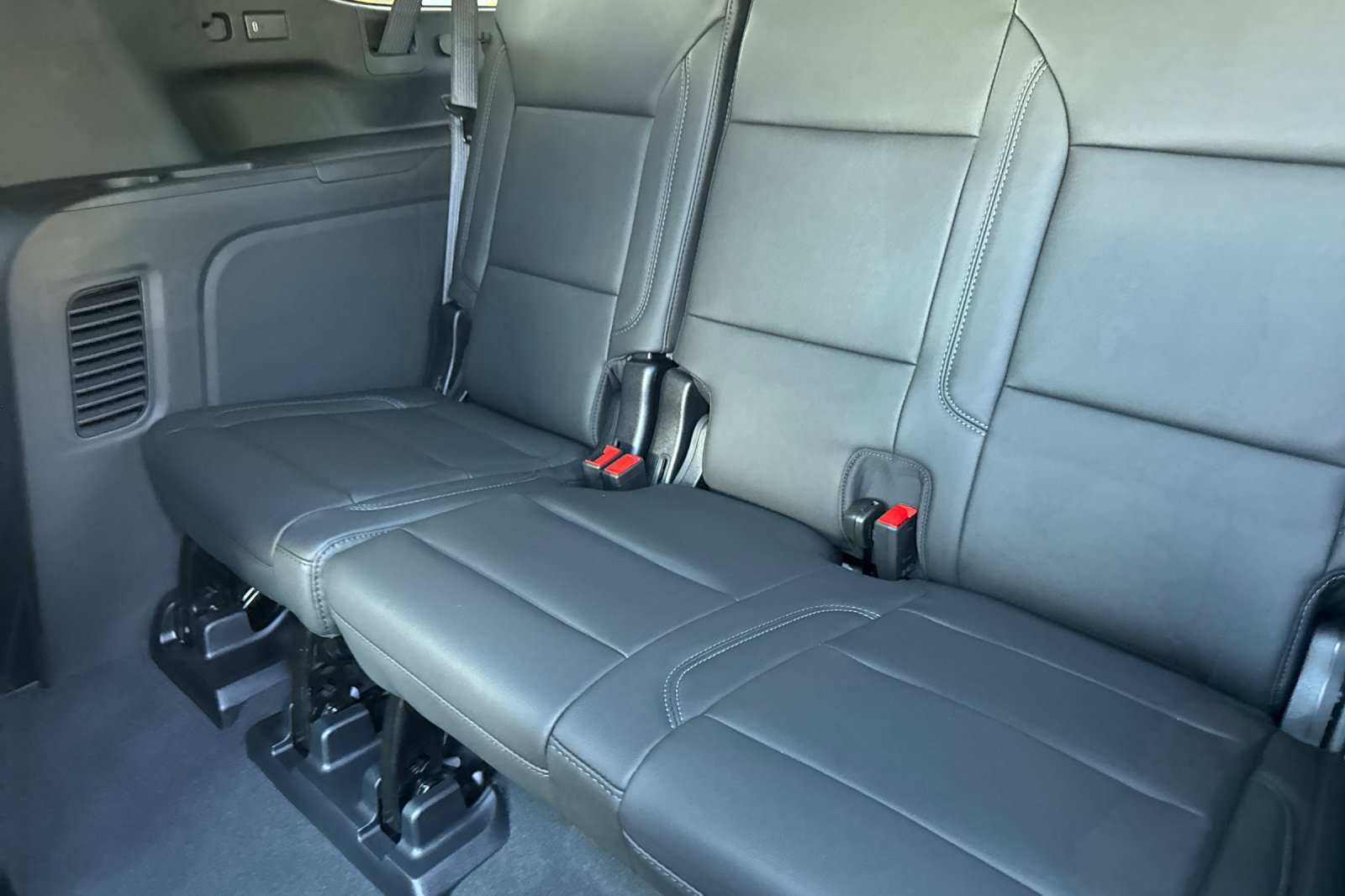 New 2027 Chevrolet Suburban Z71 w/ Comfort Package AWD/4WD image 14