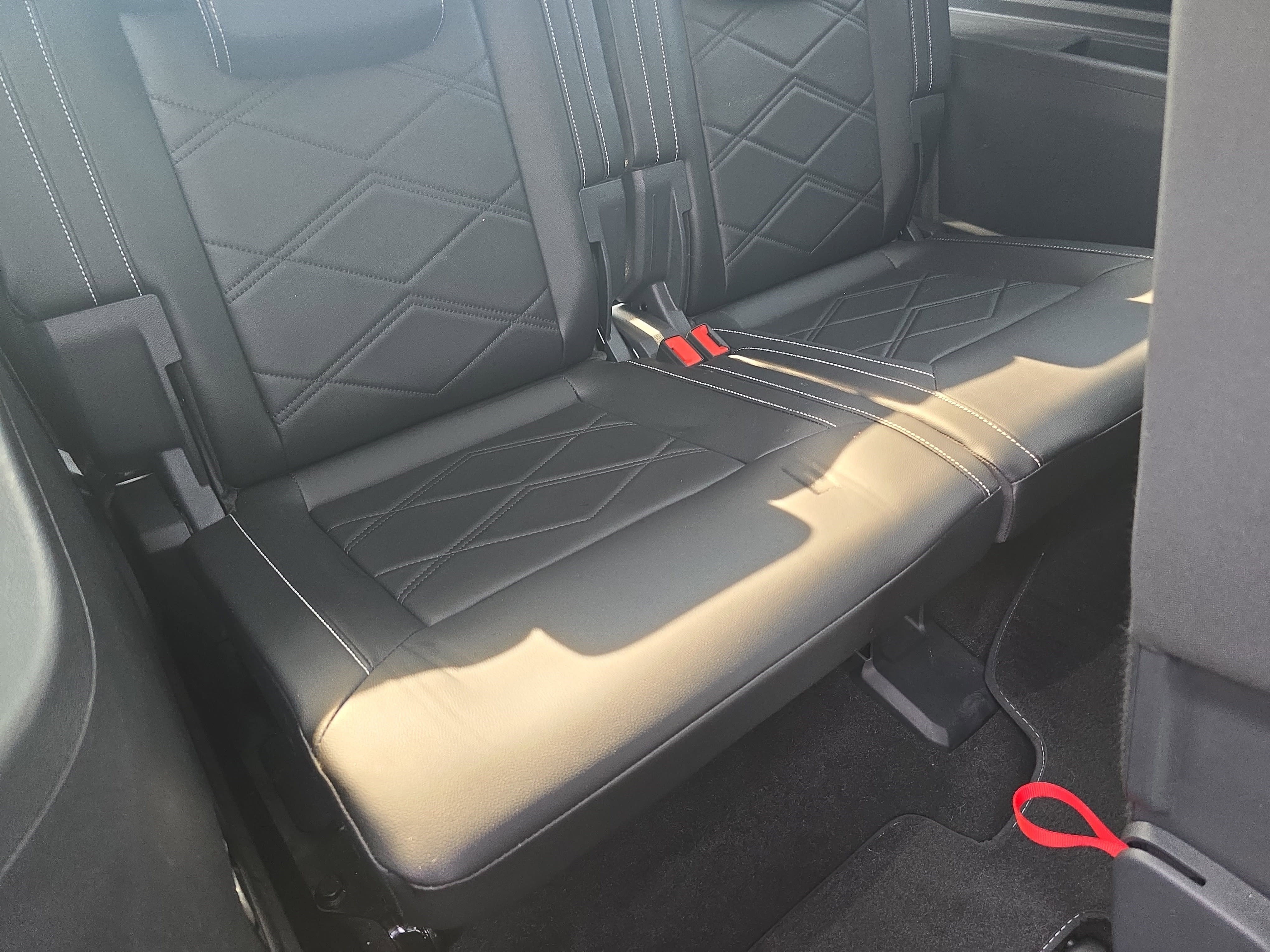 Used 2024 Volkswagen Atlas SE image 12