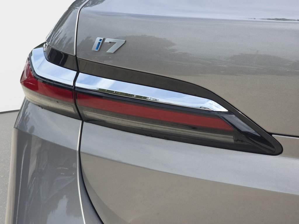 Certified 2024 BMW i7 eDrive50 w/ Premium Package RWD image 23
