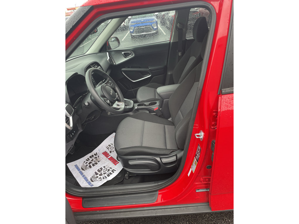Used 2025 Kia Soul LX w/ LX Technology Package FWD image 11