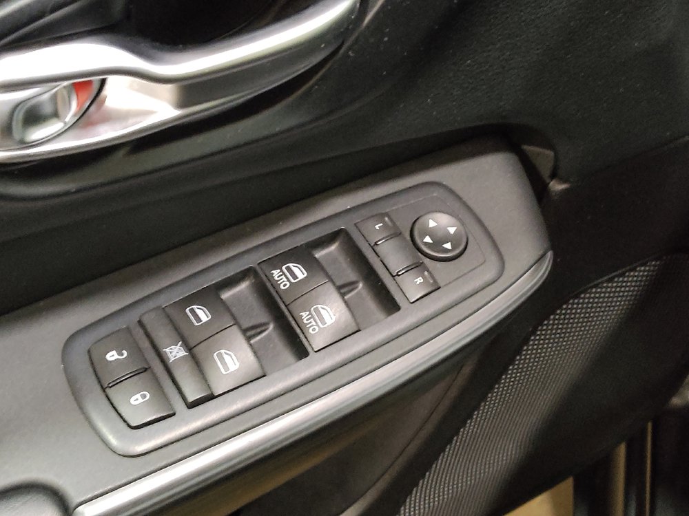 Used 2016 Jeep Cherokee Limited AWD/4WD image 27