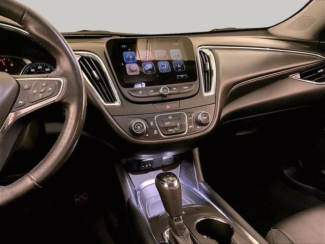 Used 2017 Chevrolet Malibu LT w/ Leather Package FWD image 6