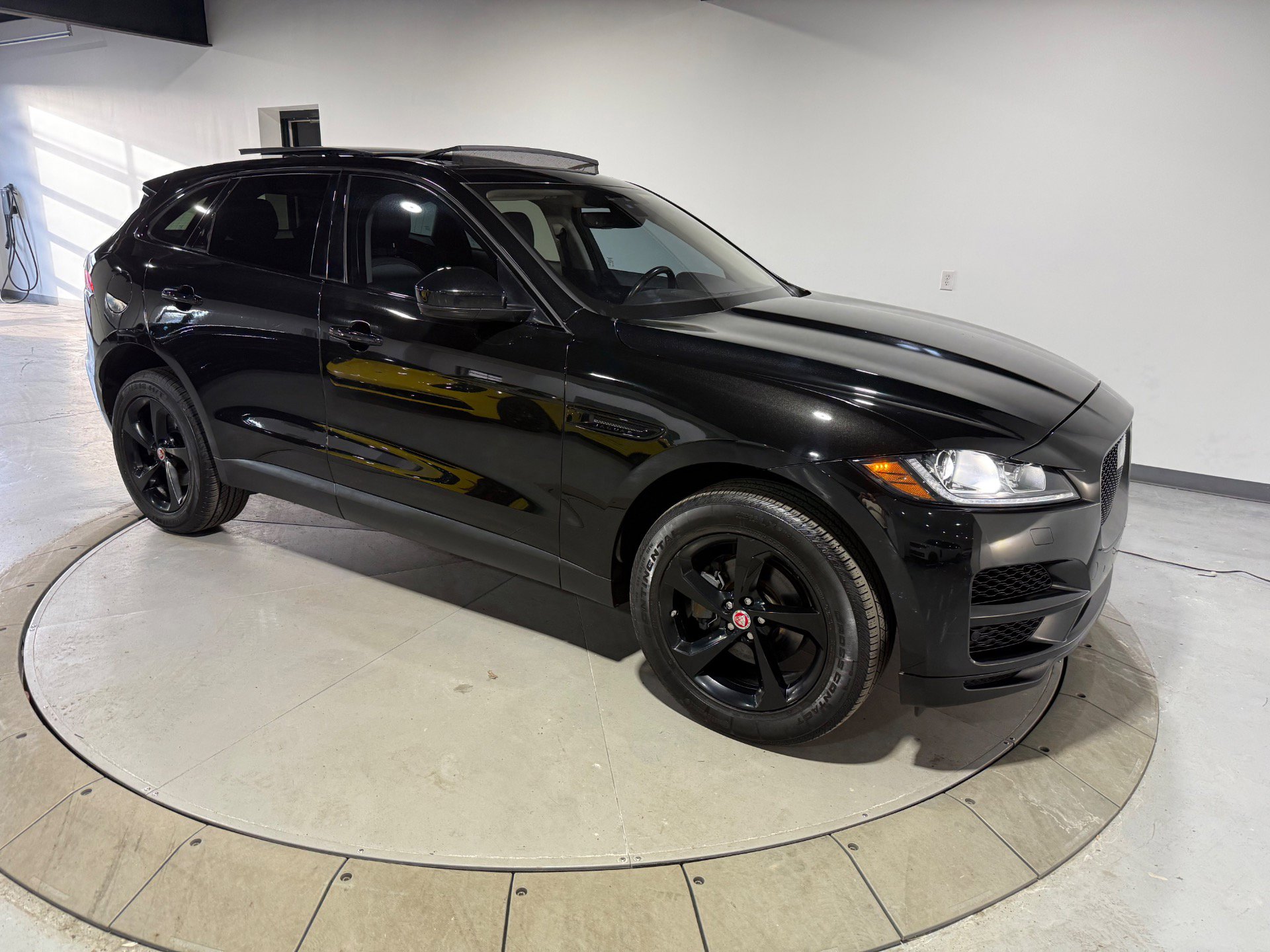 Used 2020 Jaguar F-PACE Prestige AWD/4WD image 8
