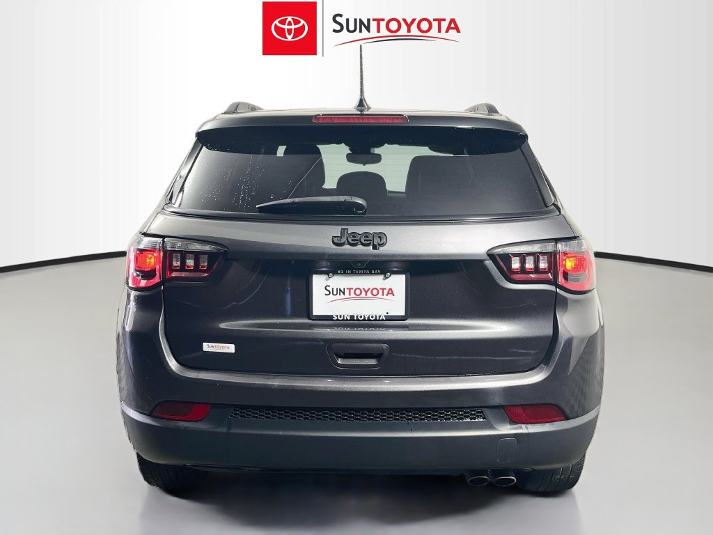 Used 2022 Jeep Compass Latitude FWD image 4