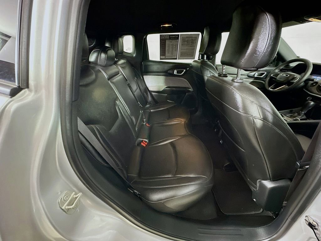 Used 2024 Jeep Compass Latitude image 11