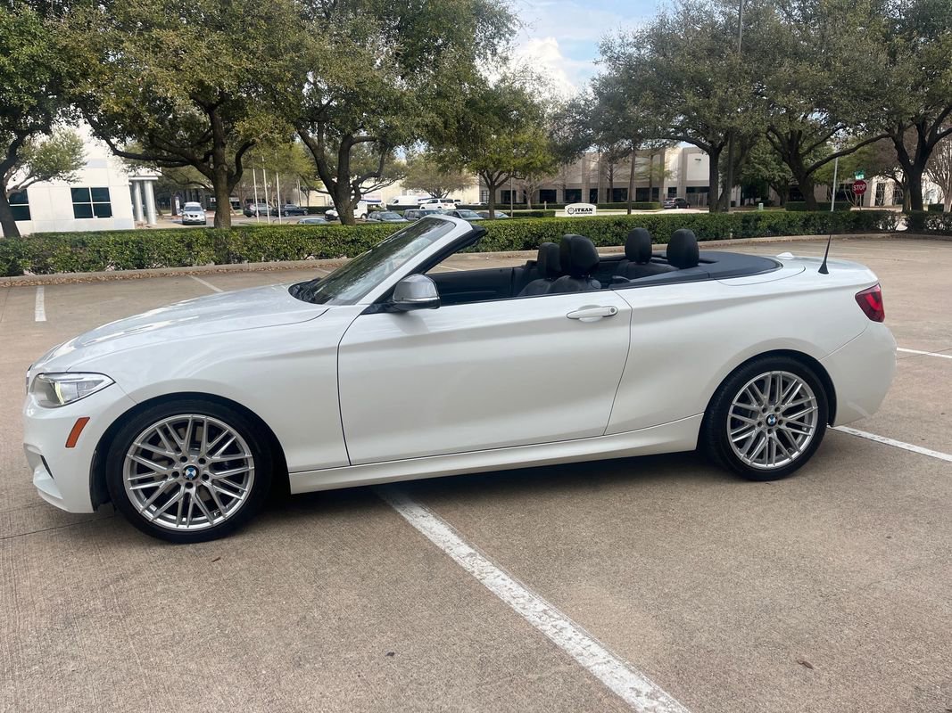 Used 2016 BMW M235i Convertible image 5