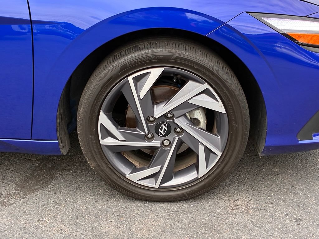 Used 2025 Hyundai Elantra SEL FWD image 46