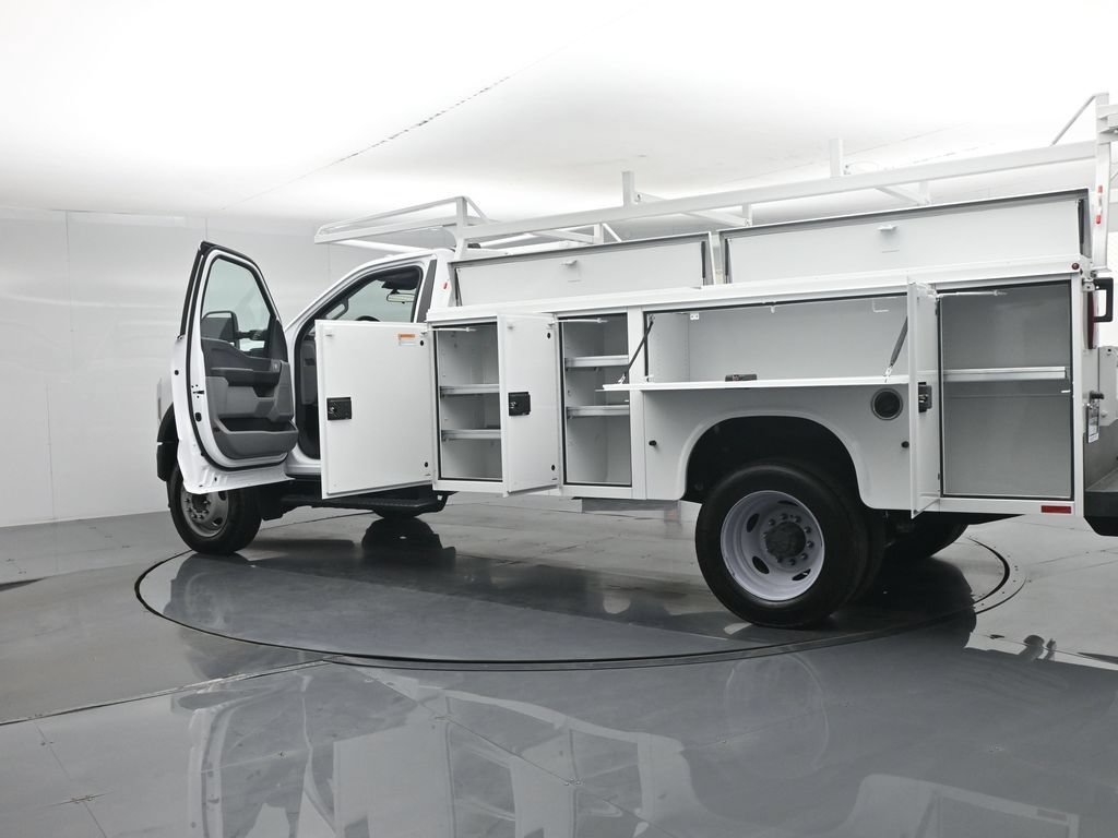 New 2025 Ford F450 XL w/ XL Chrome Package RWD image 39