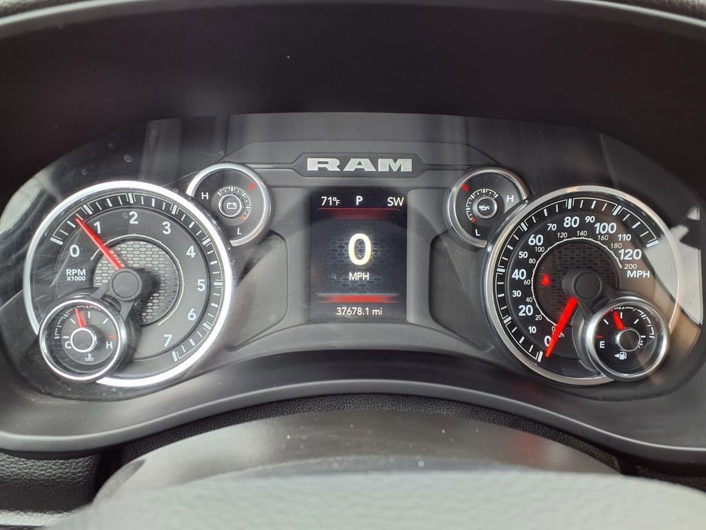 Used 2024 RAM 2500 Big Horn AWD/4WD image 15