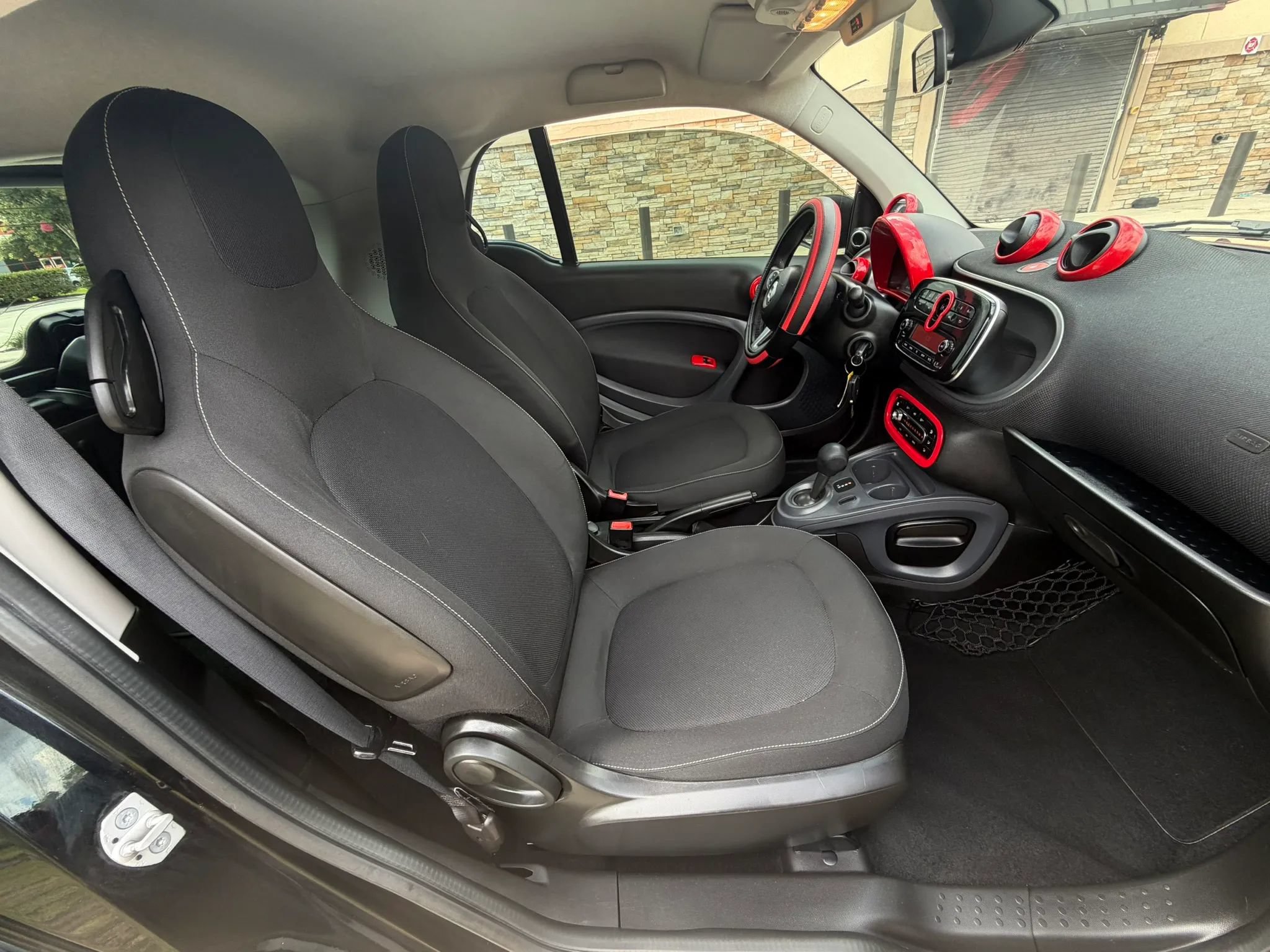 Used 2017 smart fortwo passion RWD image 26