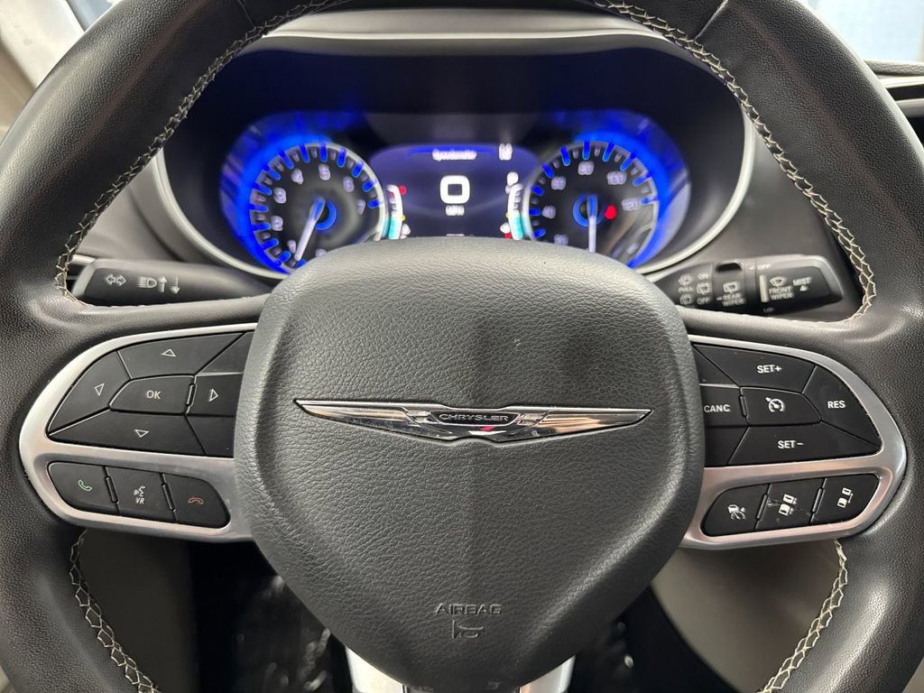 Used 2022 Chrysler Pacifica Touring-L FWD image 23