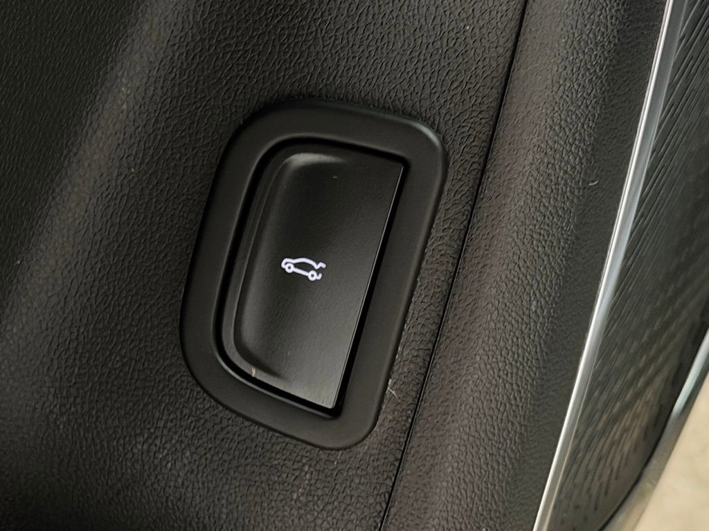 Certified 2025 GMC Acadia Elevation w/ LPO, Floor Liner Package image 33