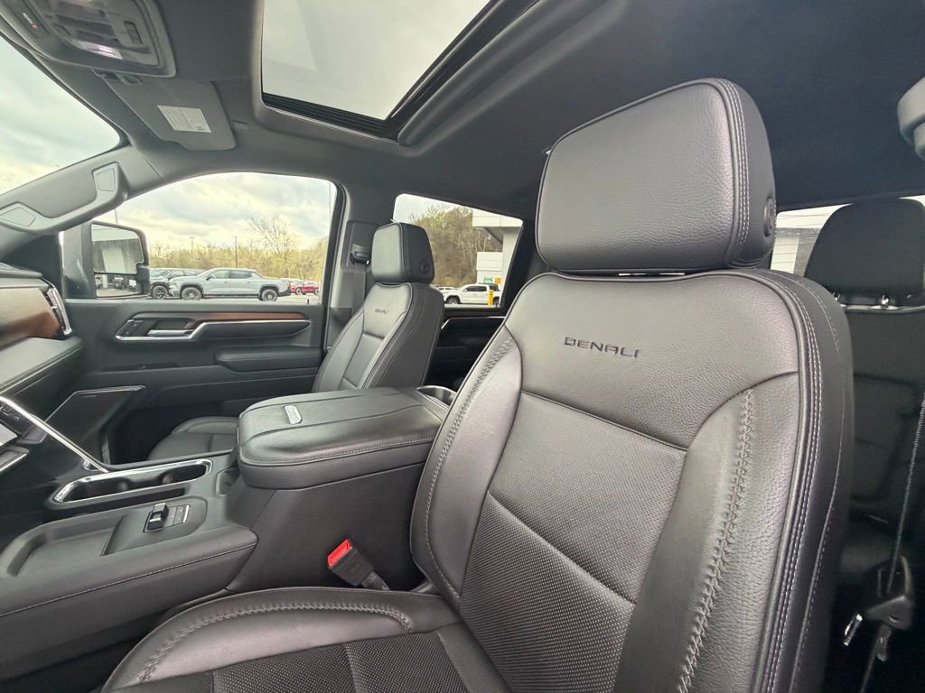 Used 2024 GMC Sierra 3500 Denali w/ Denali Reserve Package AWD/4WD image 19