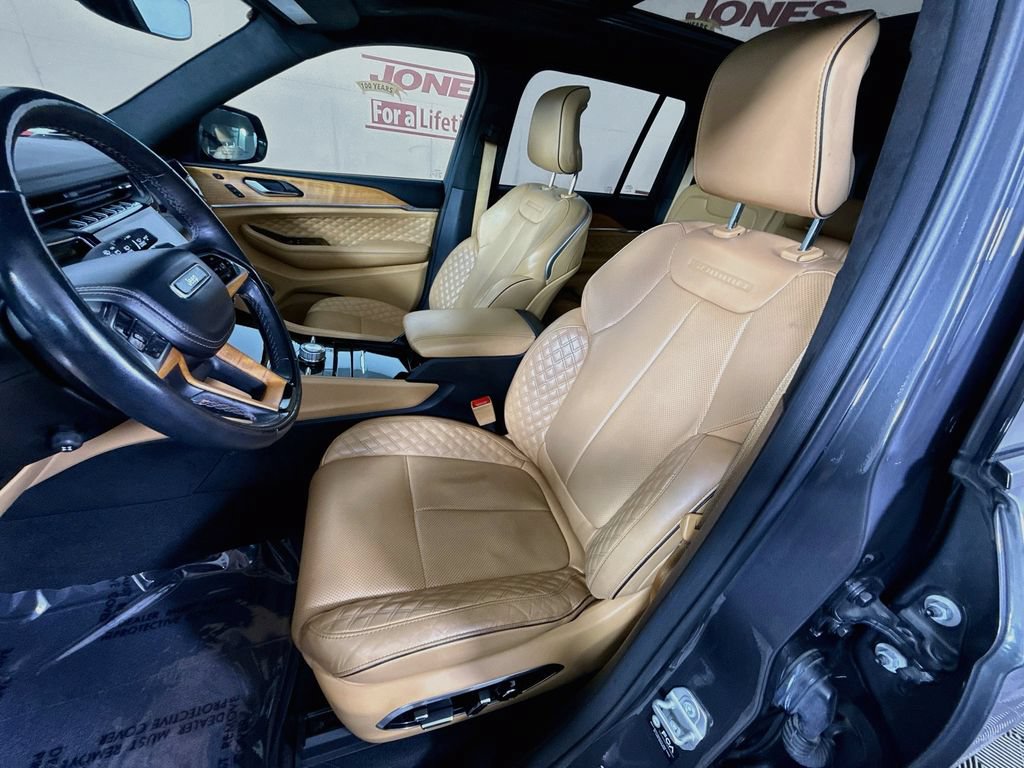 Used 2024 Jeep Grand Cherokee Summit AWD/4WD image 28