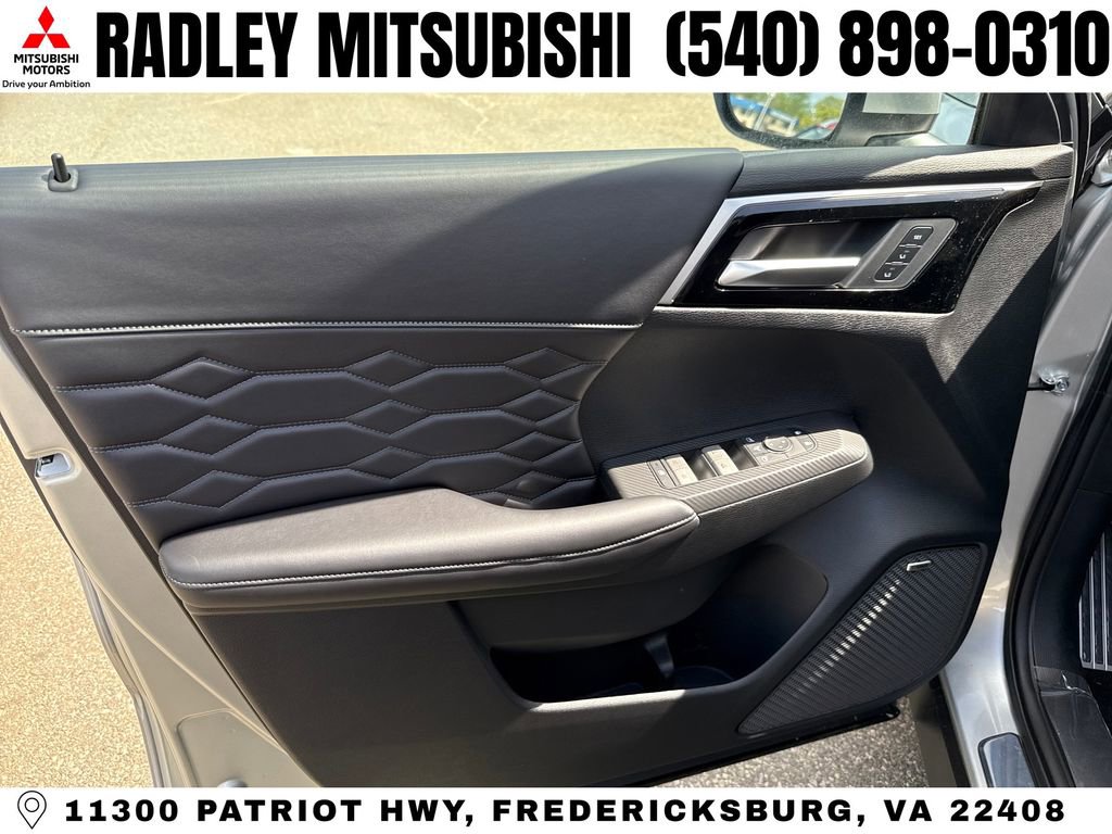New 2026 Mitsubishi Outlander SEL image 5