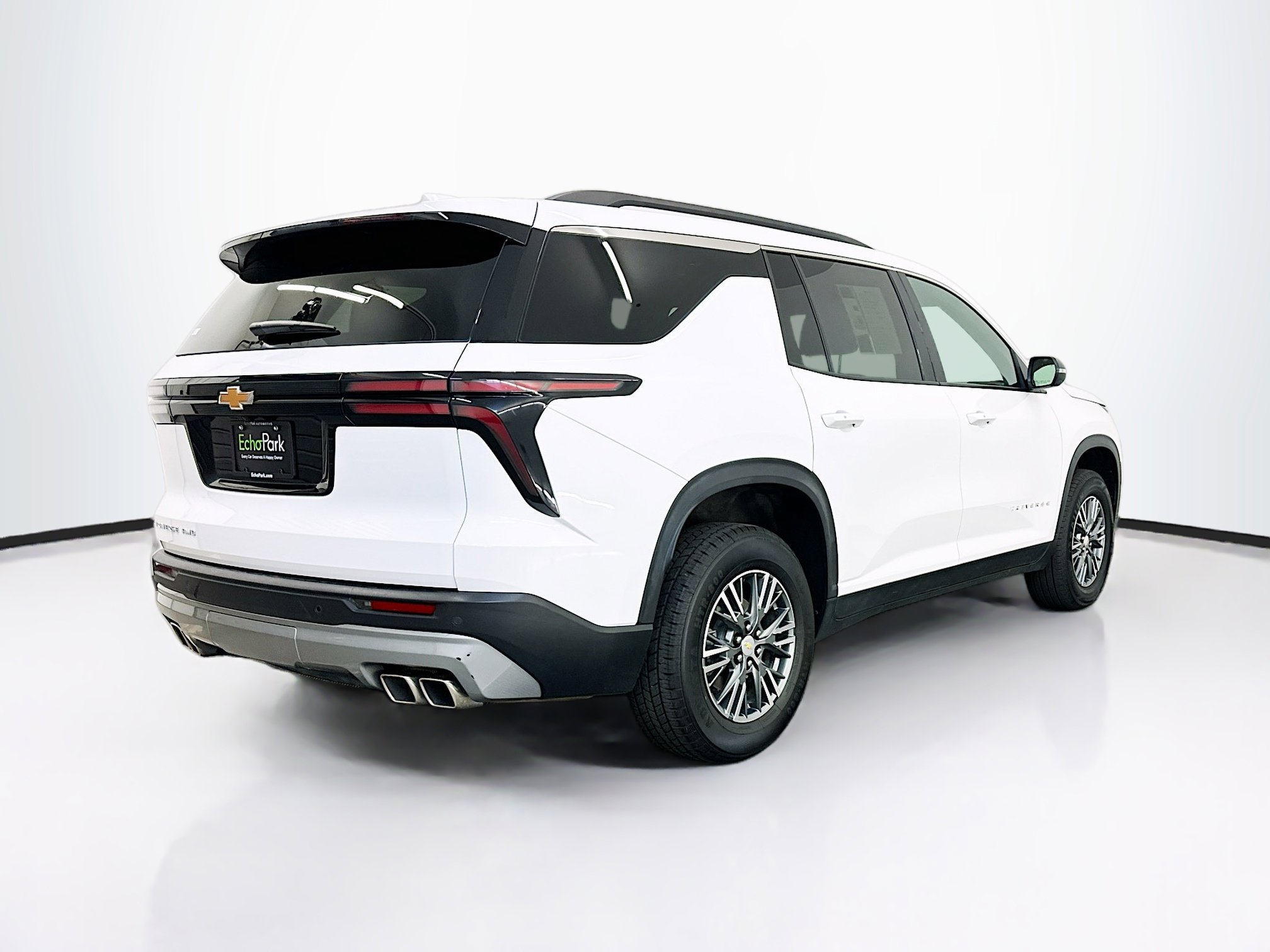 Used 2025 Chevrolet Traverse LT image 9