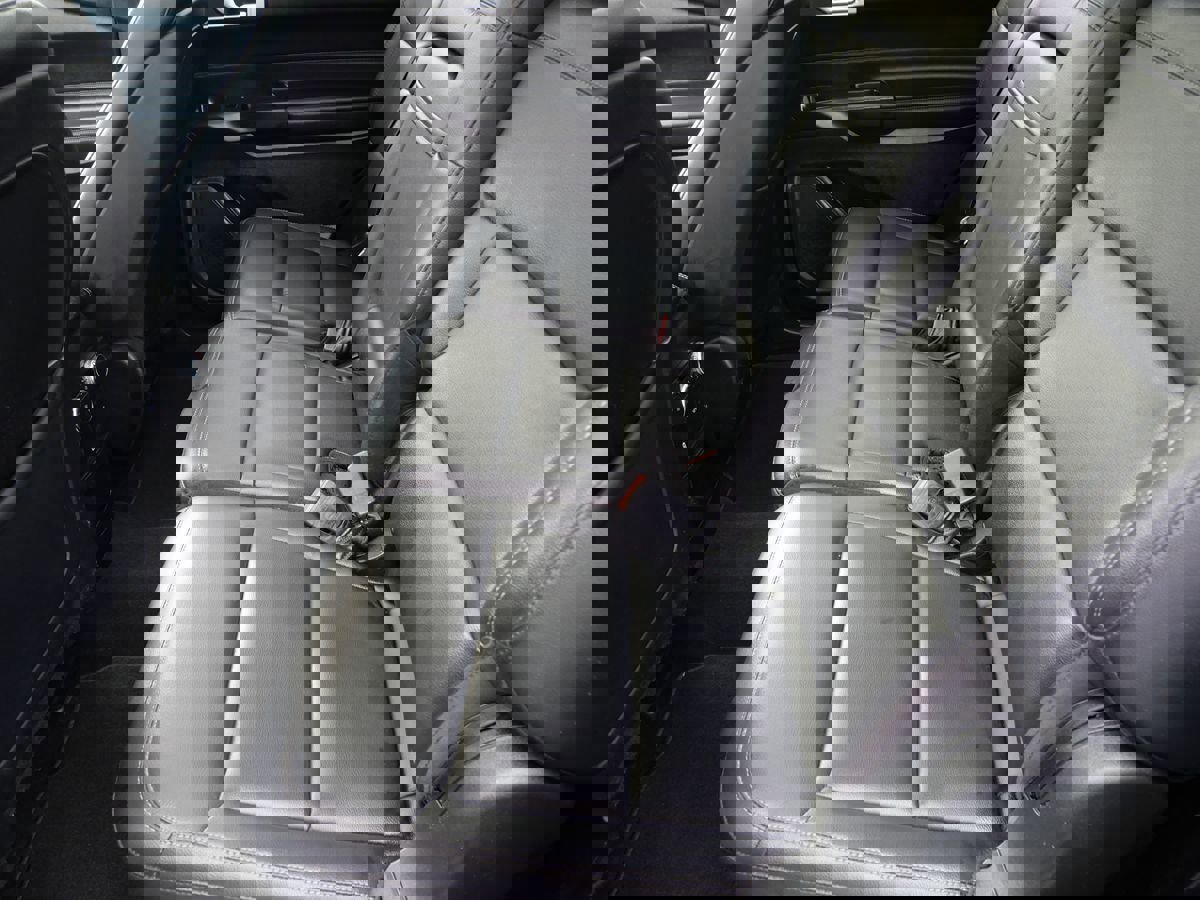 Used 2020 Ford Explorer XLT w/ Equipment Group 202A image 22