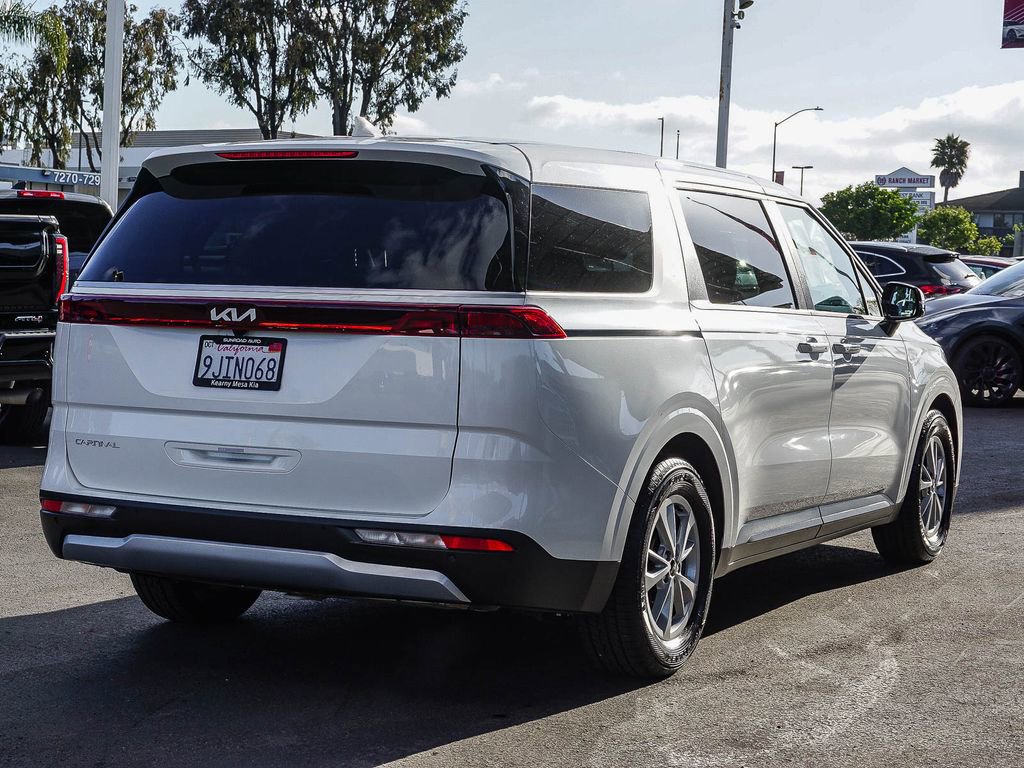 Used 2024 Kia Carnival LX FWD image 7