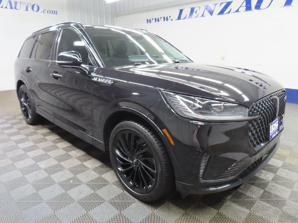 Used 2025 Lincoln Aviator Reserve w/ Jet Appearance Package AWD/4WD image 3