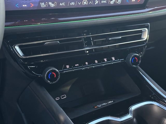 New 2026 Chevrolet Traverse RS w/ LPO, Floor Liner Package AWD/4WD image 9
