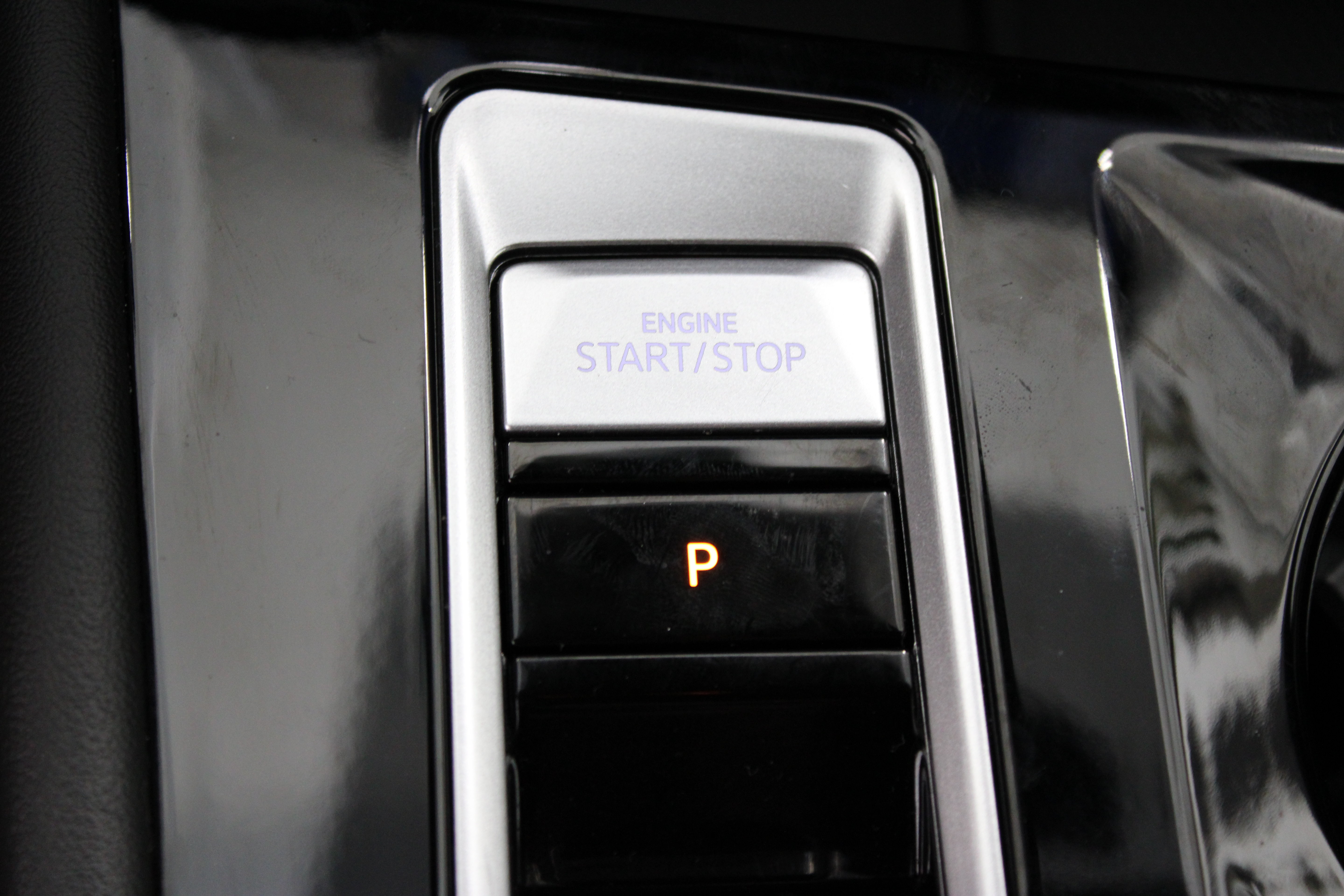 Used 2024 Volkswagen Atlas Cross Sport SE FWD image 18