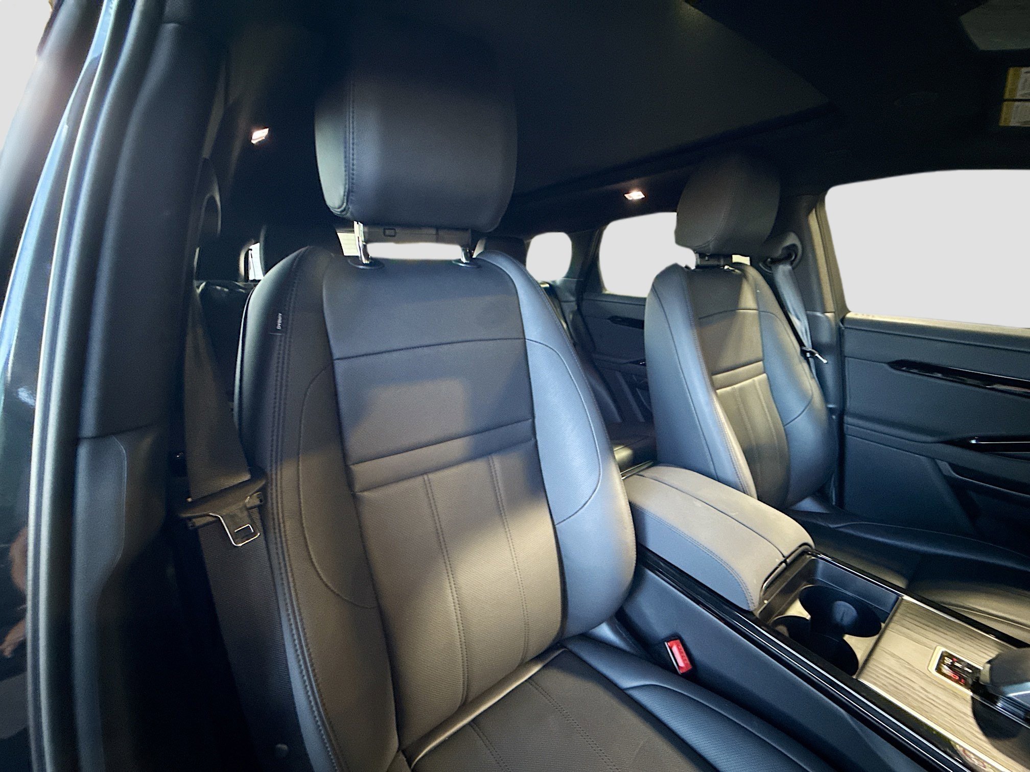 Used 2025 Land Rover Range Rover Evoque Dynamic SE AWD/4WD image 15