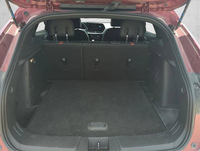 Used 2025 Chevrolet Trax RS w/ Sunroof Package FWD image 6