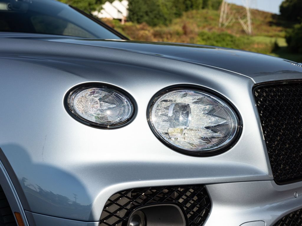 Used 2023 Bentley Bentayga AWD/4WD image 19