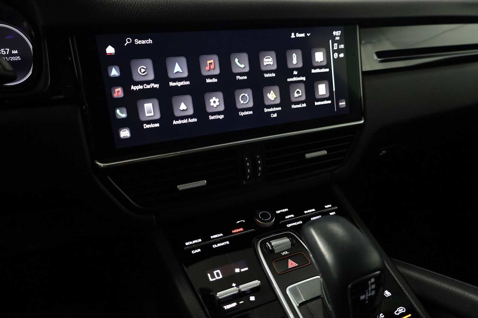 Used 2022 Porsche Cayenne image 32