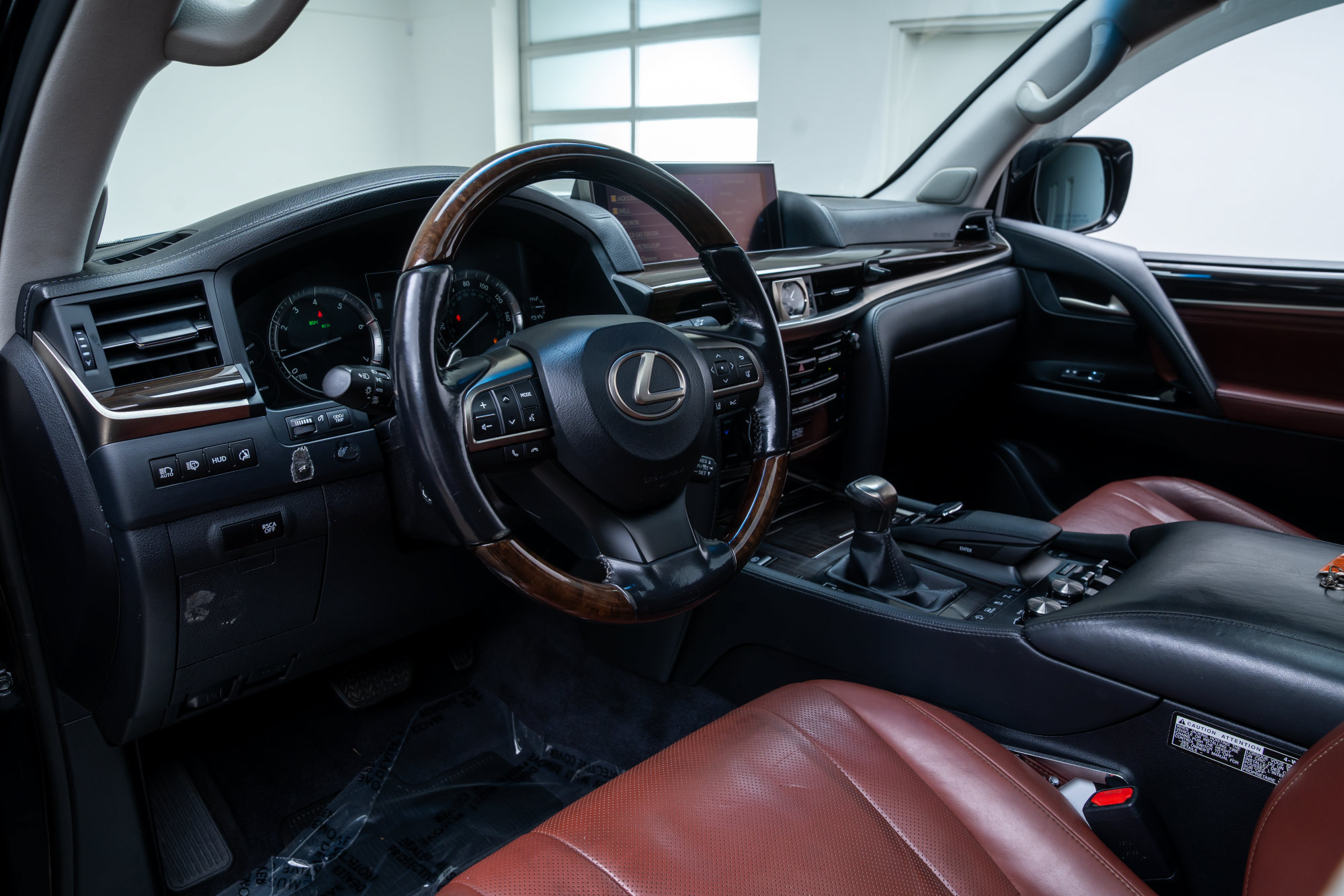 Used 2016 Lexus LX 570 4WD w/ Luxury Package image 21