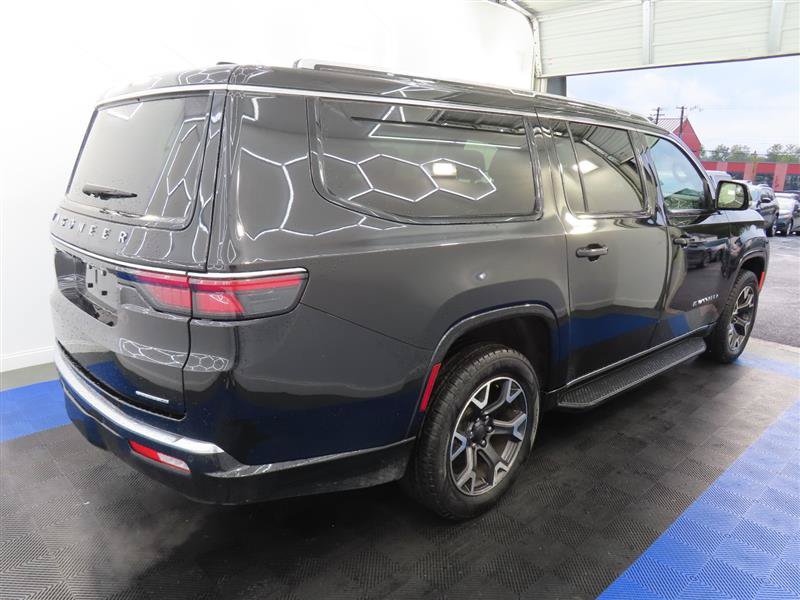 Used 2024 Jeep Wagoneer L Series III w/ Flexible Seating Group AWD/4WD image 9