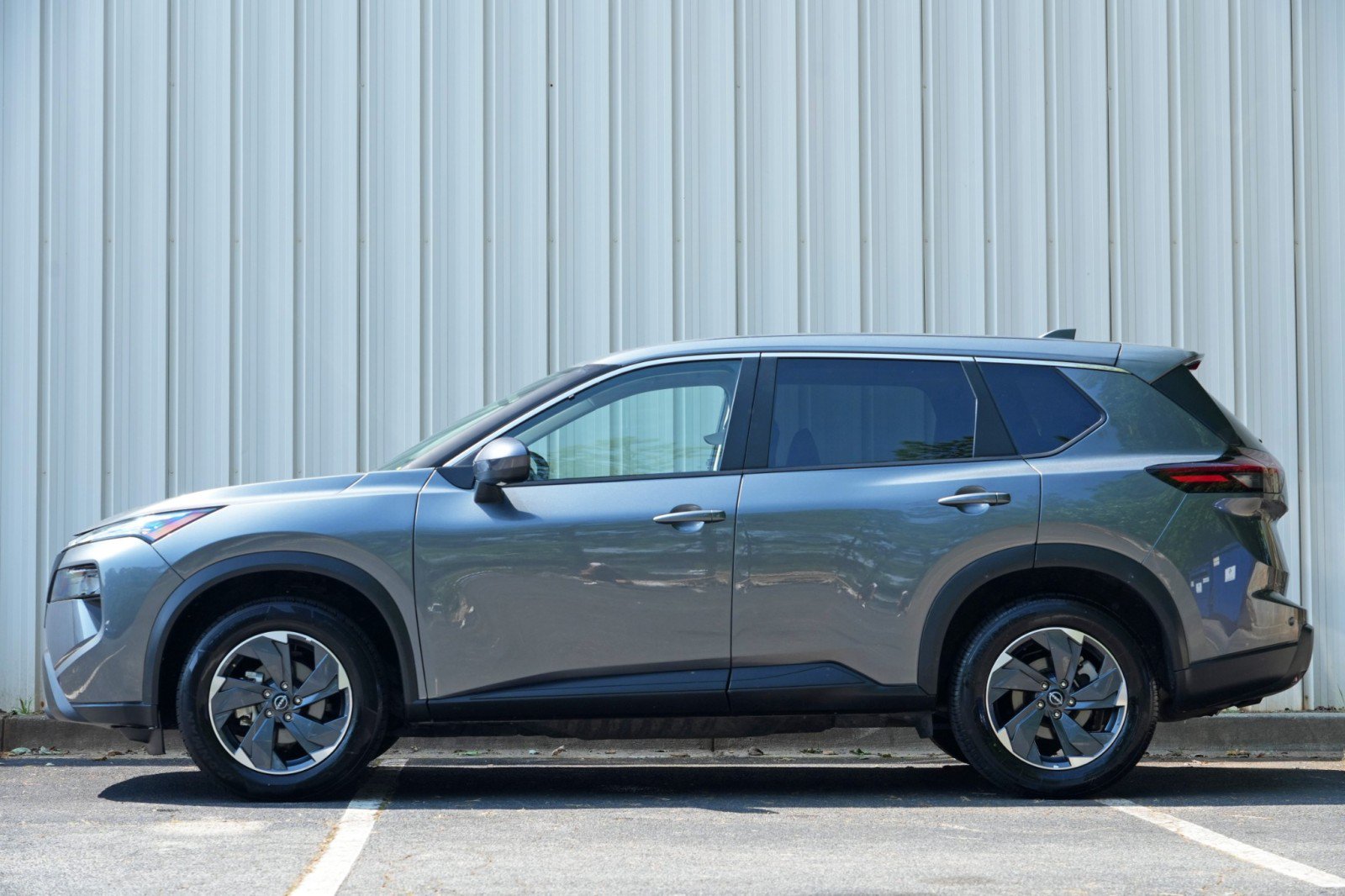 Used 2025 Nissan Rogue SV FWD image 8
