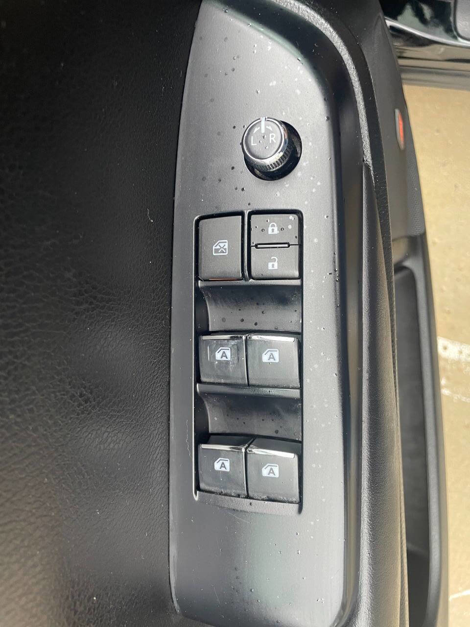 Used 2018 Toyota Highlander Limited image 35