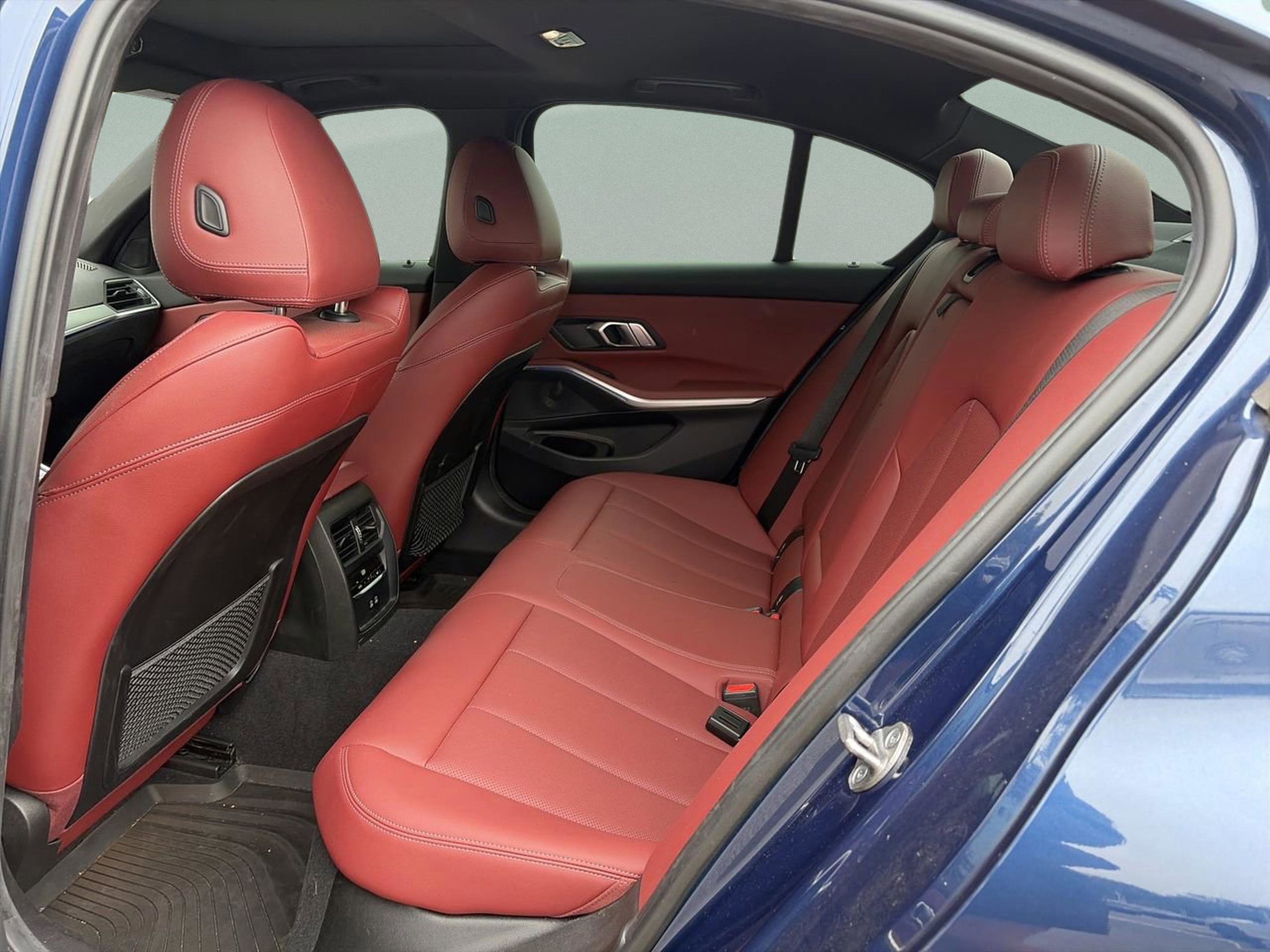 Used 2022 BMW 330i Sedan w/ Driving Assistance Package image 15