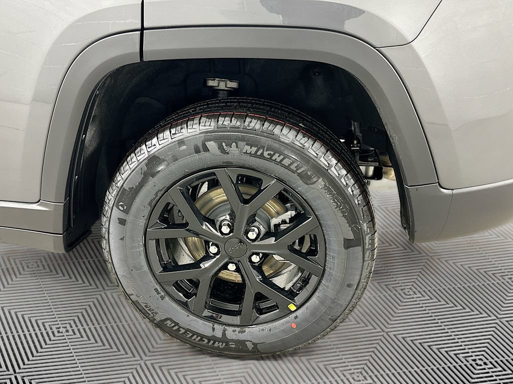 New 2026 Jeep Grand Cherokee Altitude AWD/4WD image 18