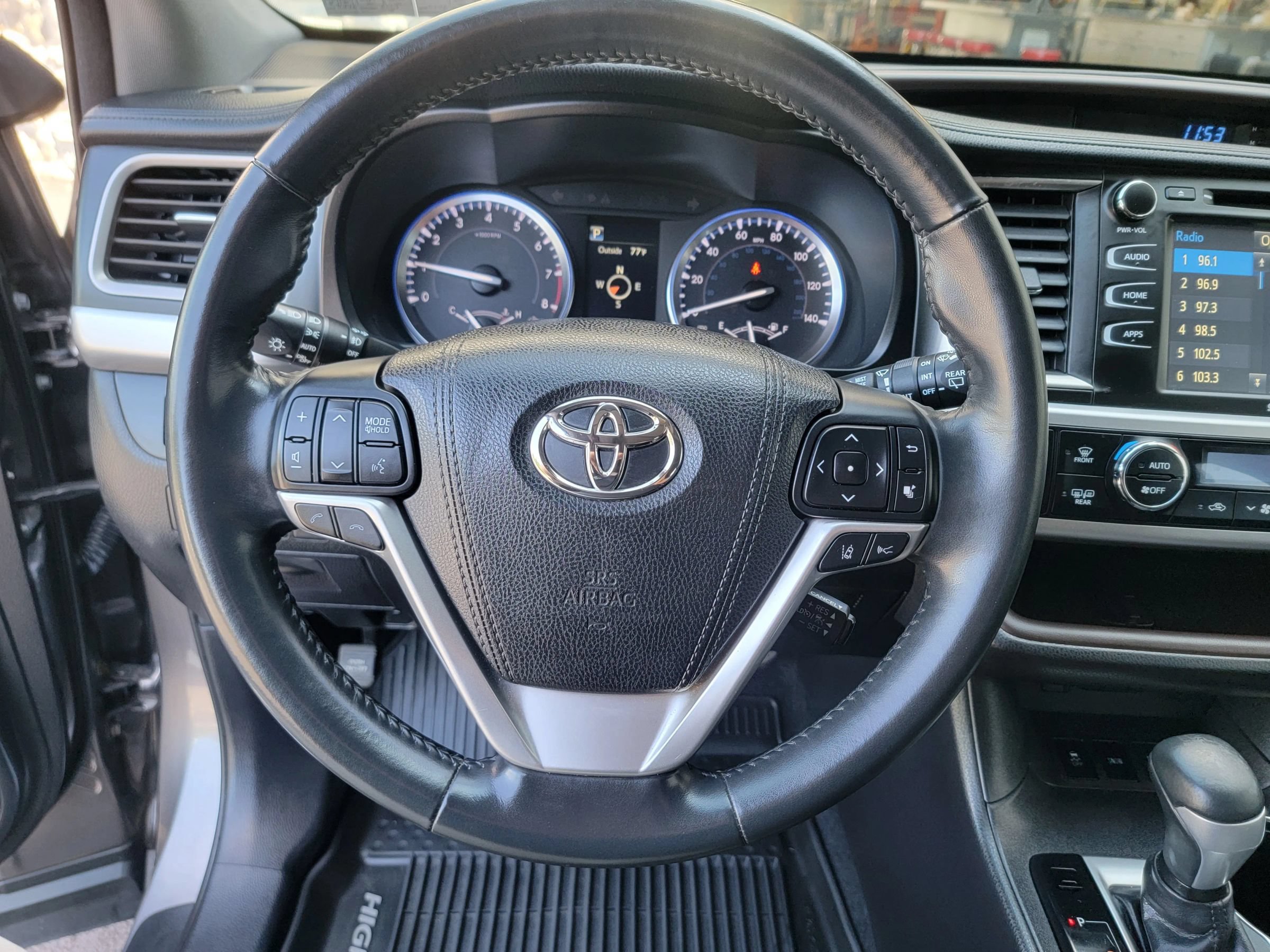 Used 2017 Toyota Highlander XLE AWD/4WD image 26