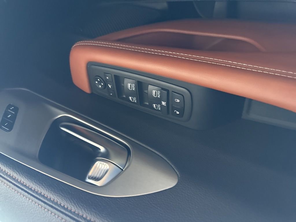 Used 2024 Chrysler Pacifica Pinnacle w/ Trailer Tow Group image 18