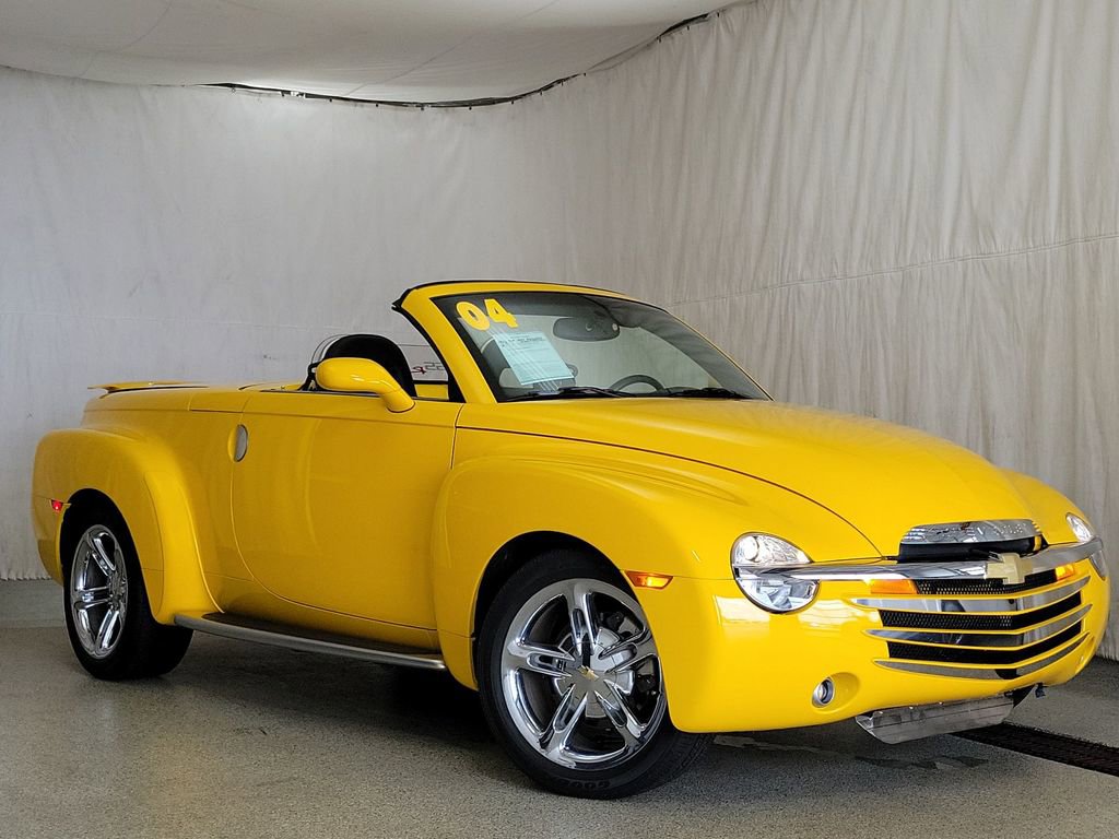 Used 2004 Chevrolet SSR w/ Preferred Equipment Group image 2
