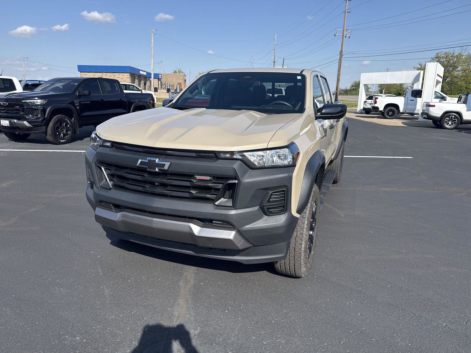 Used 2023 Chevrolet Colorado Trail Boss w/ Technology Package AWD/4WD image 8