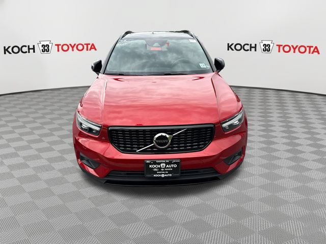 Used 2022 Volvo XC40 T5 R-Design w/ Climate Package AWD/4WD image 2