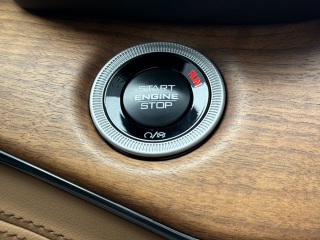 Used 2025 Jeep Grand Cherokee Summit AWD/4WD image 26