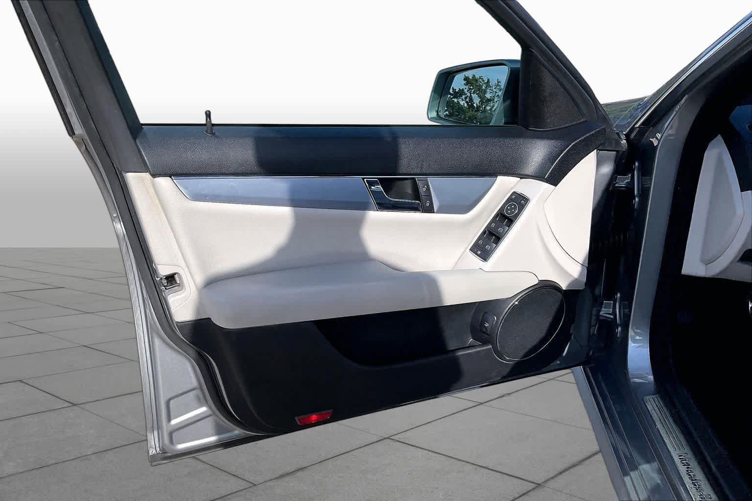 Used 2011 Mercedes-Benz C 300 Sedan image 21