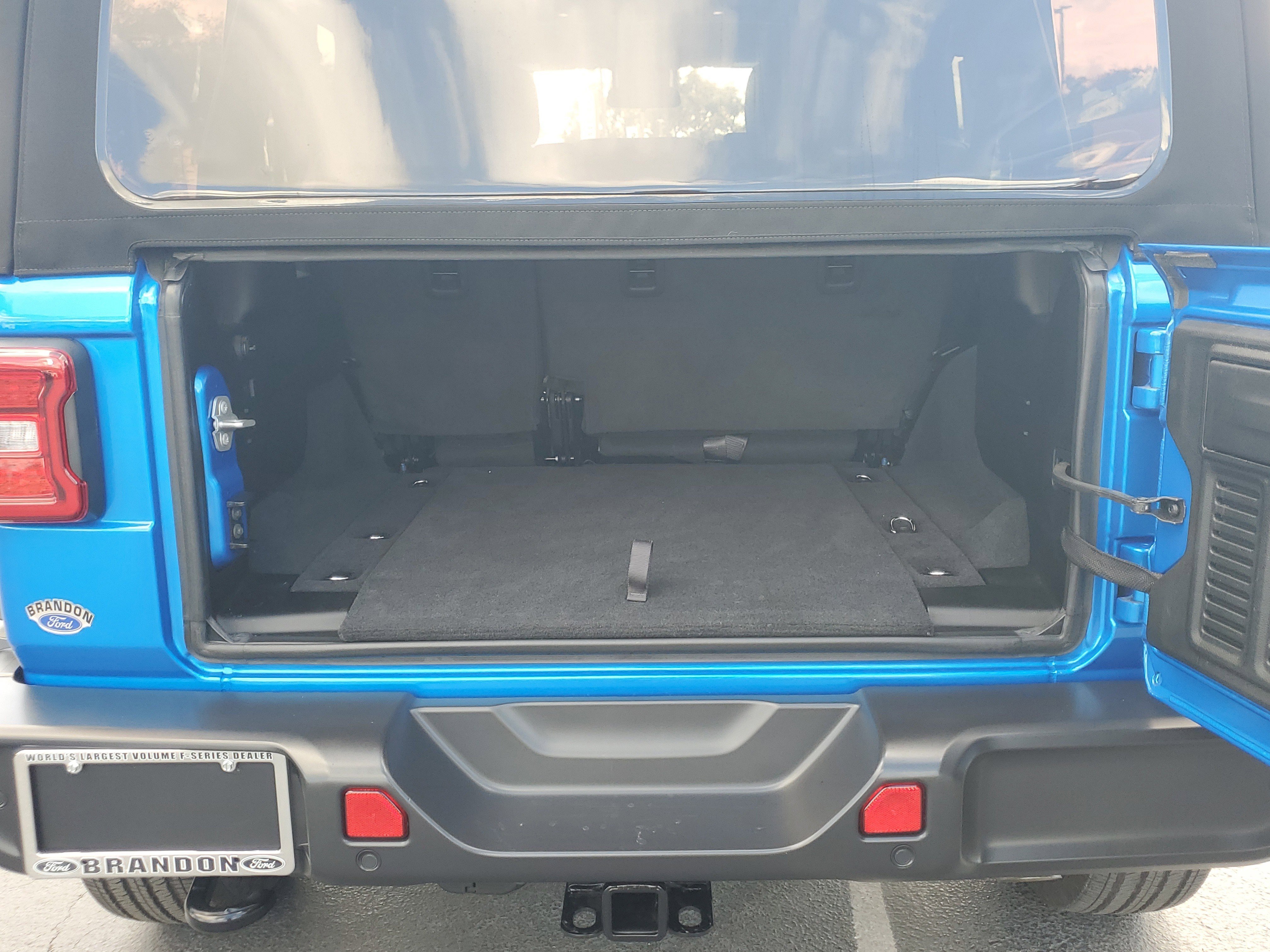 Used 2024 Jeep Wrangler Sport S image 9