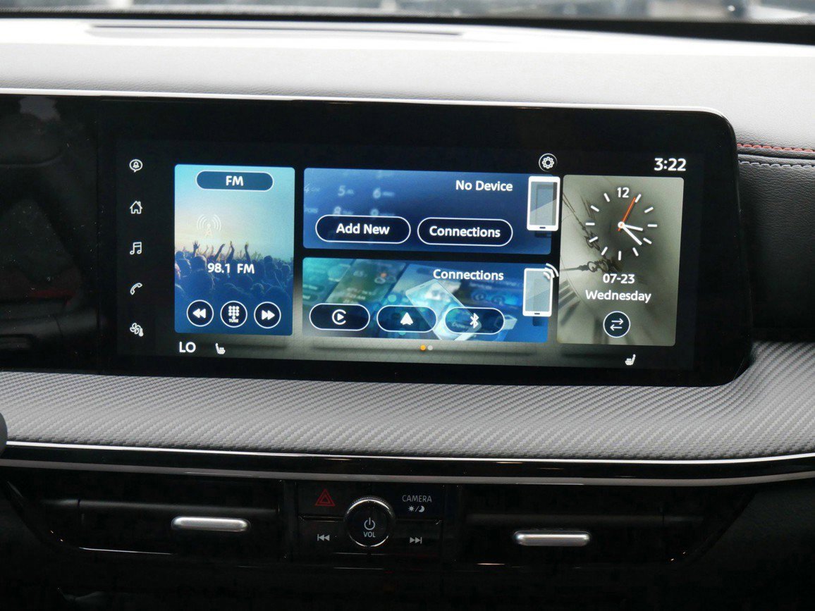 New 2025 Nissan Kicks SR w/ SR Premium Package image 8