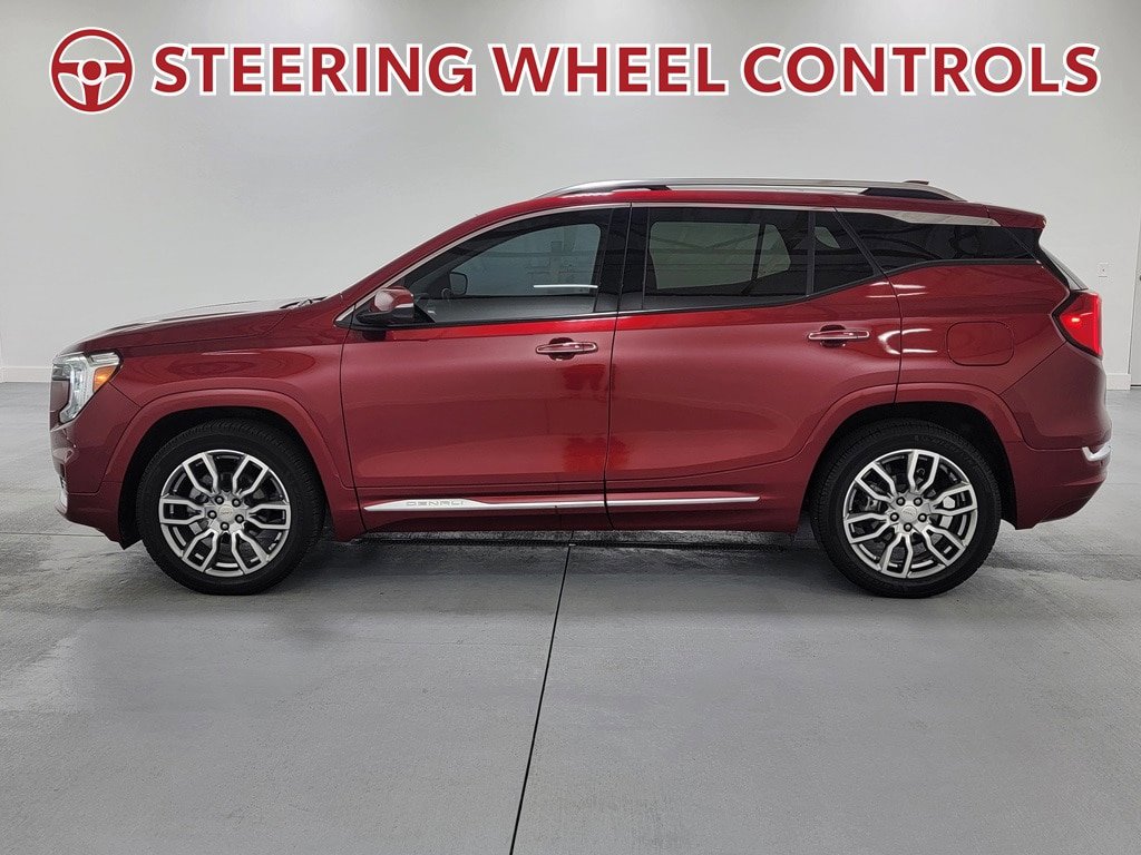 Used 2023 GMC Terrain Denali w/ Denali Premium Package AWD/4WD image 5