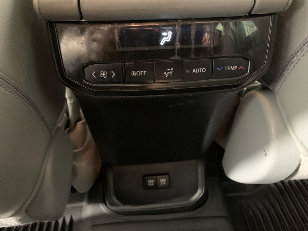 Used 2021 Toyota Highlander XLE image 25