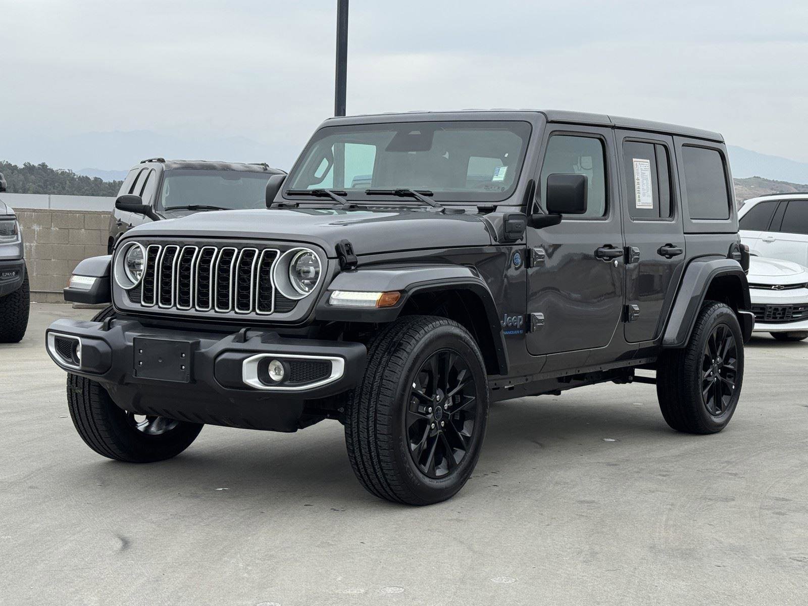 Used 2025 Jeep Wrangler Sahara w/ Safety Group image 4